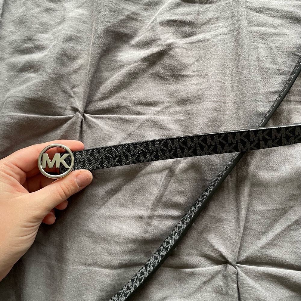 Micheal Kors Thin Black Belt